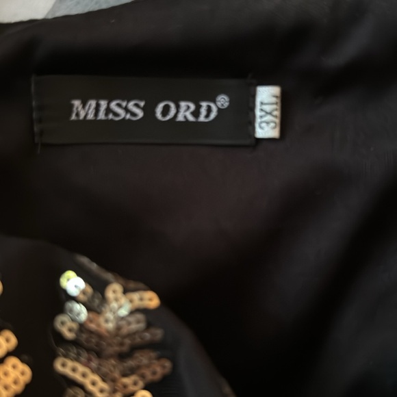 Beautiful formal dress with black and gold sequence purchased from SHEIN - Picture 4 of 4